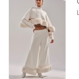 Elegant White Fur-Trimmed Women's 2pc pants suit